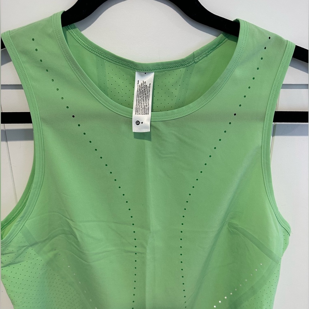 Lululemon Stretch Tank Run Length in Green Glow Sz 4 - Picture 3 of 4